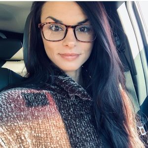 Meet your Posher, Kara